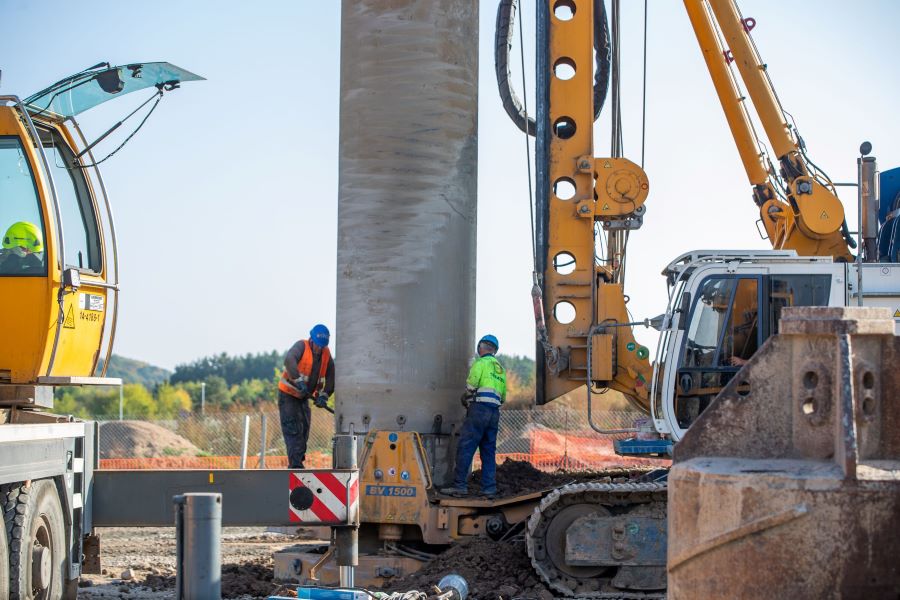 „Rail Baltica“: Jonavos rajone intensyvėja geležinkelio tilto per Nerį statybos