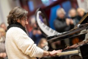 G. Nako koncertas Vilniaus geležinkelio stotyje